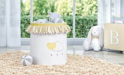 https://gdg-images.s3.sa-east-1.amazonaws.com/fotos/102301/cesto-organizador-para-brinquedos-pompom-e-babado-chuva-de-amor-amarelo-35cm-232460.jpg