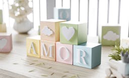 https://gdg-images.s3.sa-east-1.amazonaws.com/fotos/136212/cubo-decorativo-personalizado-letra-a-mdf-rosa-8cm-291857.jpg