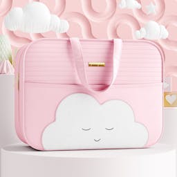 https://gdg-images.s3.sa-east-1.amazonaws.com/fotos/147429/conjunto-de-mala-bolsa-e-mochila-maternidade-amiguinho-nuvem-rosa-03-pcs-328035.jpg