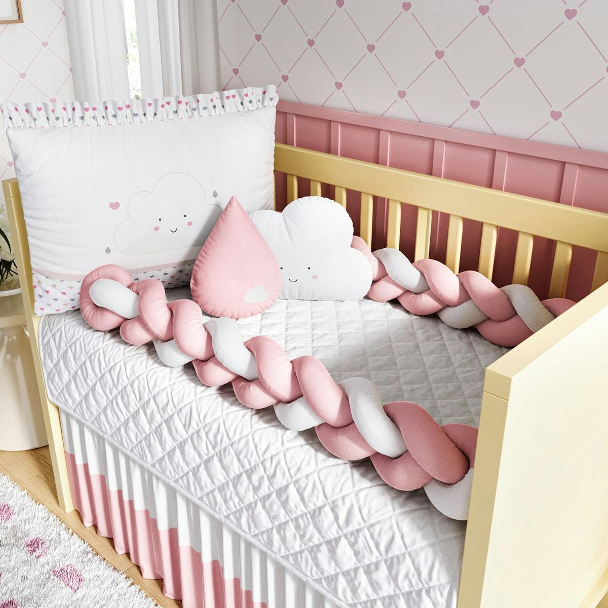 https://gdg-images.s3.sa-east-1.amazonaws.com/fotos/149255/quarto-de-bebe-tranca-nuvem-coracao-rosa-324220.jpg