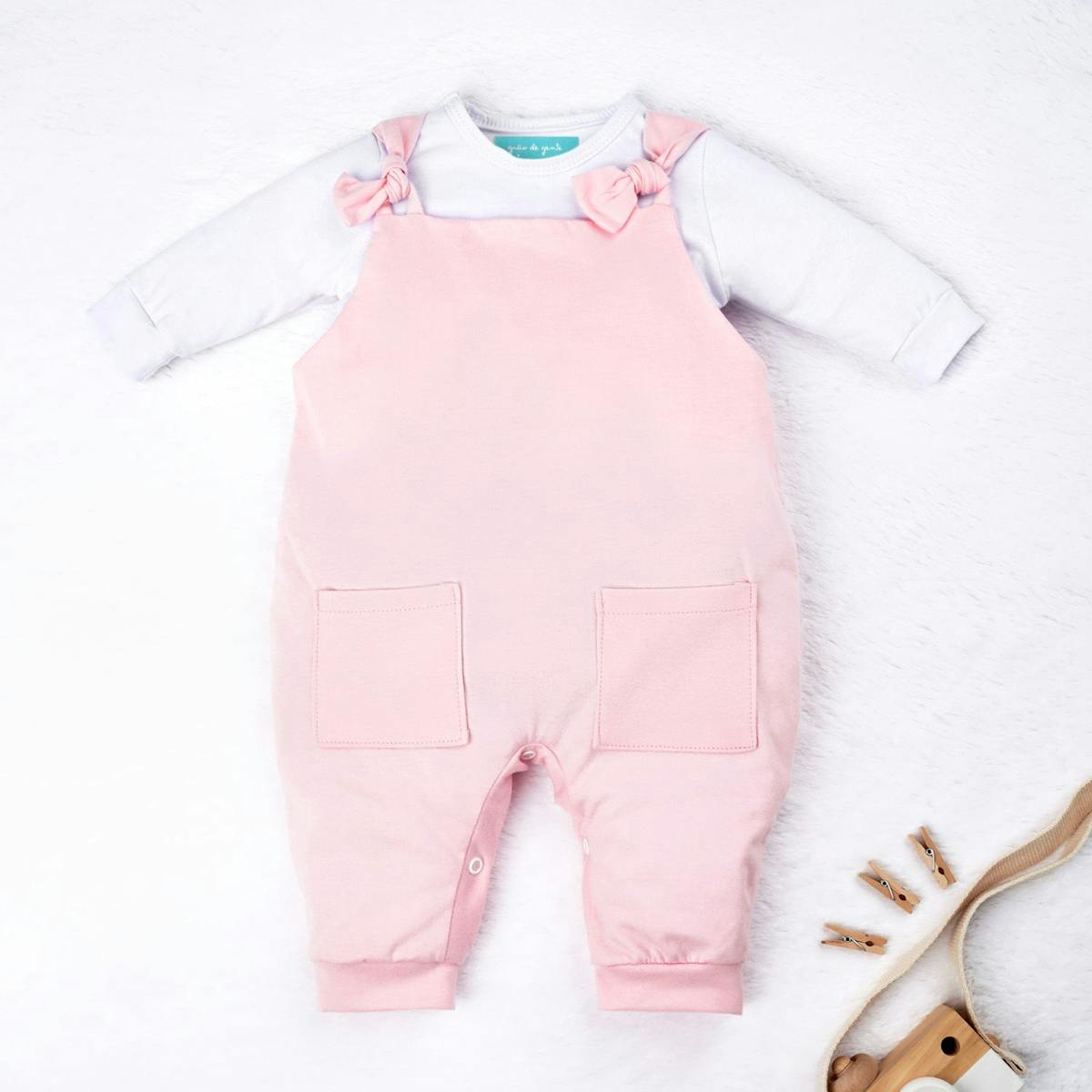 https://gdg-images.s3.sa-east-1.amazonaws.com/fotos/151877/conjunto-jardineira-e-body-manga-longa-baby-basics-rosa-e-branco-02-pecas-tam-p-330250.jpg