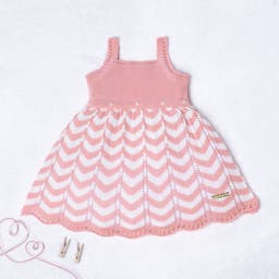 https://gdg-images.s3.sa-east-1.amazonaws.com/fotos/154696/vestido-tricot-plissado-chevron-com-perolas-rosa-e-branco-339599.jpg