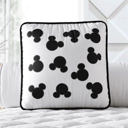 https://gdg-images.s3.sa-east-1.amazonaws.com/fotos/155214/almofada-decorativa-04-quadrada-amiguinhos-turma-do-mickey-ludico-baby-365481.jpg