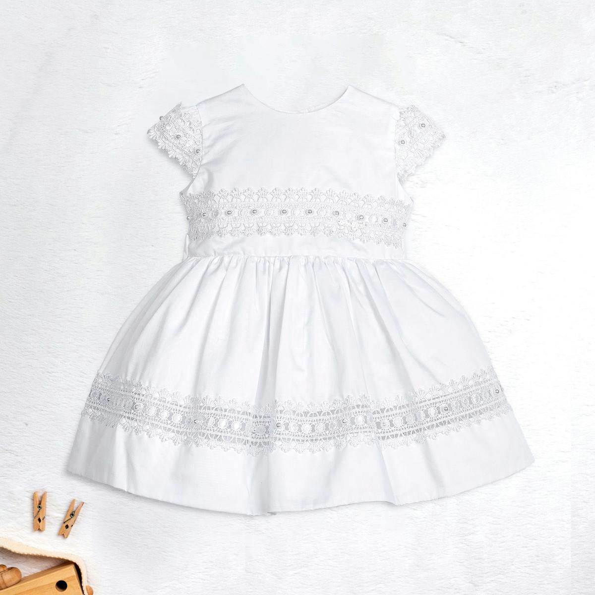 https://gdg-images.s3.sa-east-1.amazonaws.com/fotos/178837/vestido-batizado-branco-com-perolas-p-398195.jpg