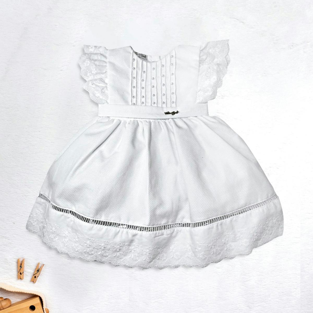 https://gdg-images.s3.sa-east-1.amazonaws.com/fotos/178852/vestido-batizado-branco-com-ponto-palito-g-398353.jpg