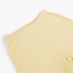 https://gdg-images.s3.sa-east-1.amazonaws.com/fotos/180040/calca-bebe-comfort-basics-amarelo-p-451315.jpg