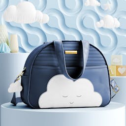 https://grao-cdn.s3.bhs.perf.cloud.ovh.net/fotos/146526/bolsa-maternidade-amiguinho-nuvem-azul-marinho-33cm-328040.jpg