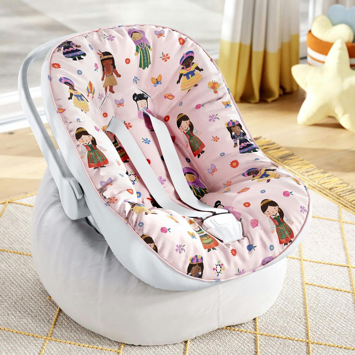 https://grao-cdn.s3.bhs.perf.cloud.ovh.net/fotos/154600/capa-de-bebe-conforto-meninas-do-mundo-348134.jpg